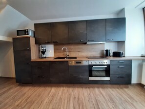 Réfrigérateur, four, plaque de cuisson, lave-vaisselle