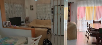 Sleeps 8-Cozy and Spacious Ground Floor, 2 apts connected. 4 bedrooms, 3 baths