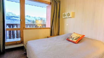 2 chambres, fer et planche à repasser, accès Internet, draps fournis