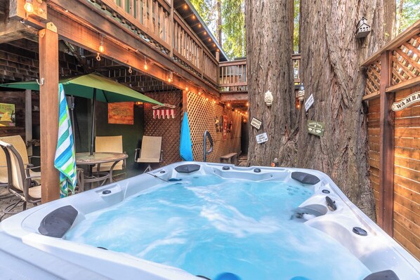 Outdoor spa tub