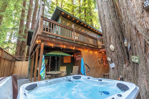 Dyhana-Stunning & FUN Artistic Retreat in Redwoods,Walk2River/HtTb/Pup/3for2