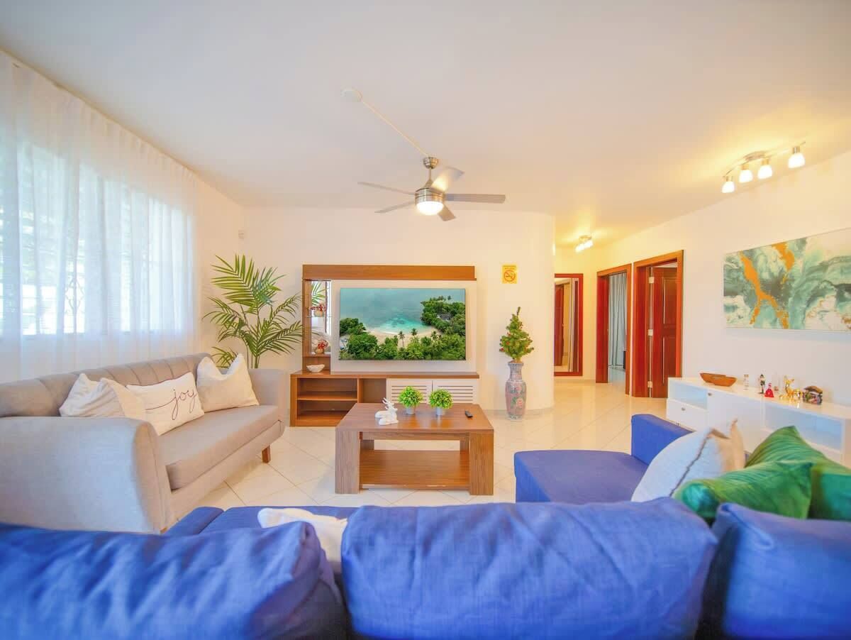 Een televisie en een kantoor