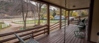 Canyon Creek Retreat - Pets, Game-Room, Hot Tub, Room-to-Roam