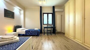 2 Schlafzimmer, BĂŒgeleisen/BĂŒgelbrett, kostenloses WLAN, BettwĂ€sche