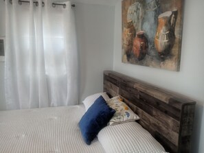 Silitysrauta/-lauta, ilmainen Wi-Fi, vuodevaatteet