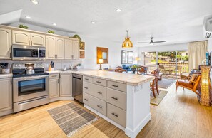 Refrigerador, microondas, horno y parrilla de estufa 