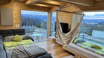 4 bedrooms, free WiFi, bed sheets