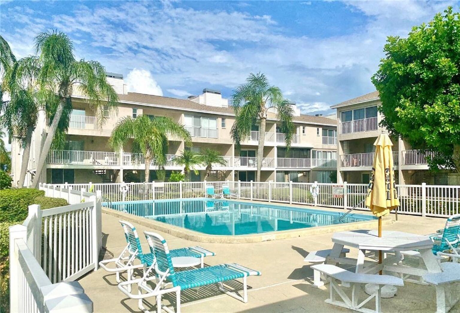 Treasure Island St Pete Beach FL 2BR 4BA Walk to Beach 3 level Garage Townhouse 