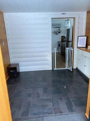 Fridge, oven, stovetop, coffee/tea maker - Cozy Cabin near Okemo (Ludlow)