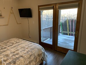 3 bedrooms, travel cot, WiFi, bed sheets