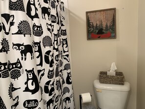 Combined shower/tub, hair dryer, towels, soap