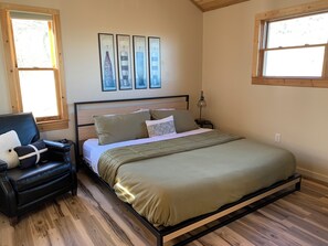 3 bedrooms, travel crib, WiFi, bed sheets