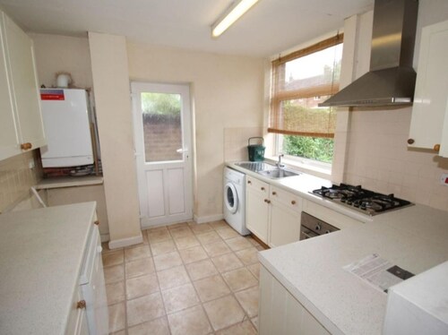 Inviting 5-bed House in Stockport Bramhall