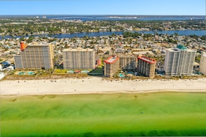 Beach nearby, sun loungers, beach towels