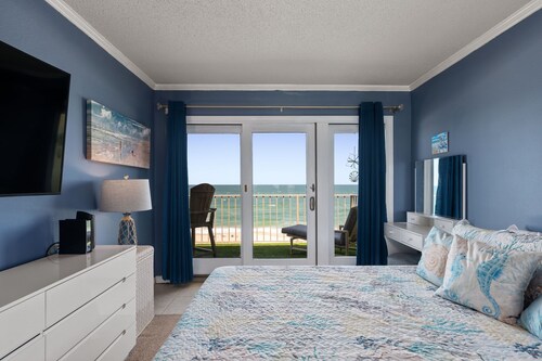 Beautiful PUP - Friendly Beachfront - Top Floor End Unit with Spectacular Views!