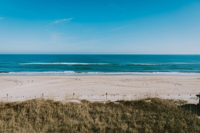 Stunning PUP - Friendly Beachfront - Top Floor End Unit with Spectacular Views!