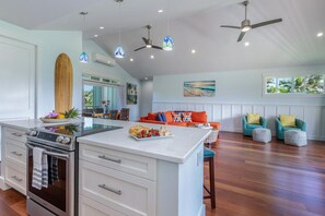 Coffee/tea maker, fridge, microwave, oven - Ti Hale - Gorgeous, expansive Princeville Home (Princeville)