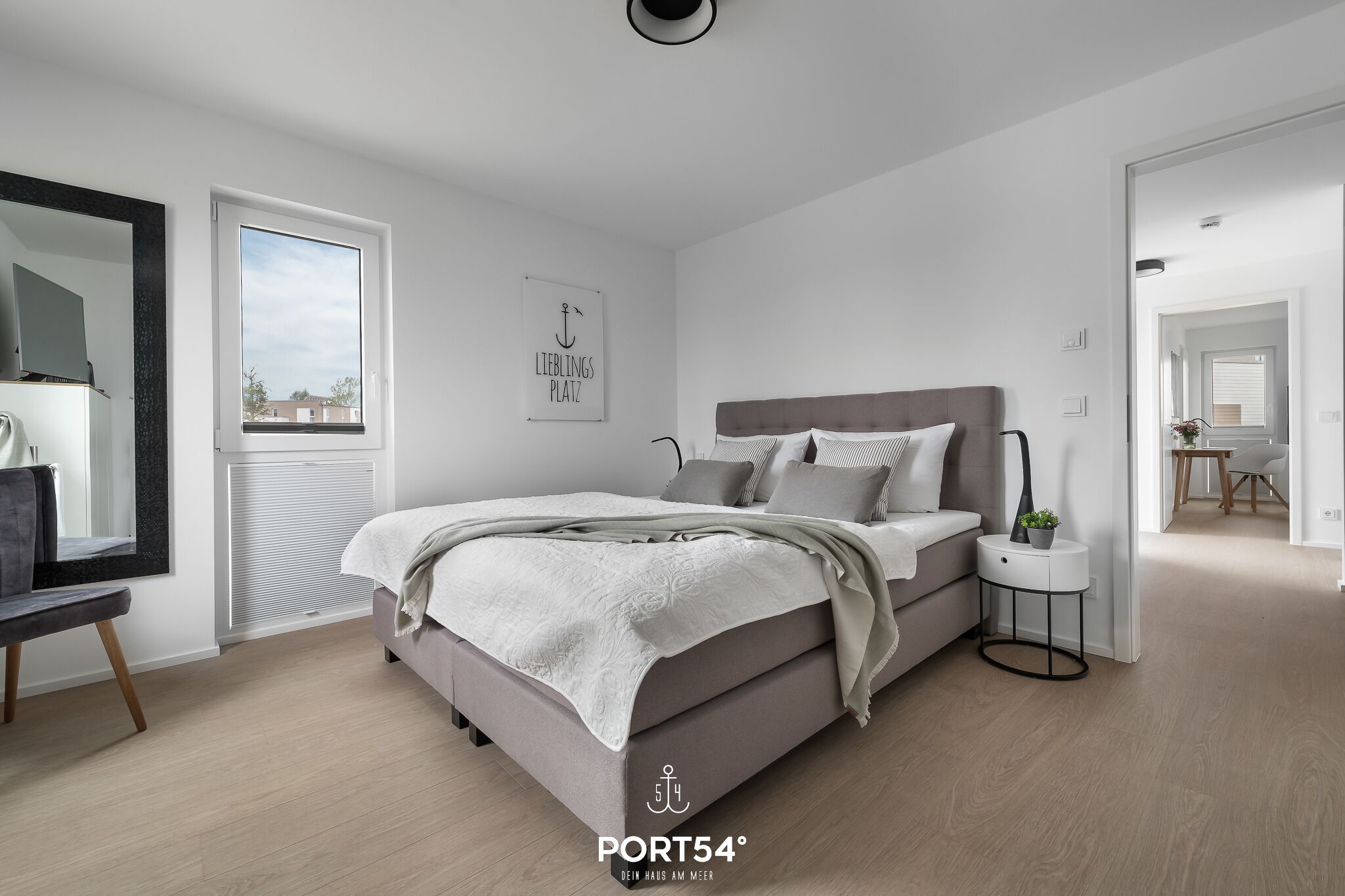 3 chambres, bureau, fer et planche à repasser, lit parapluie