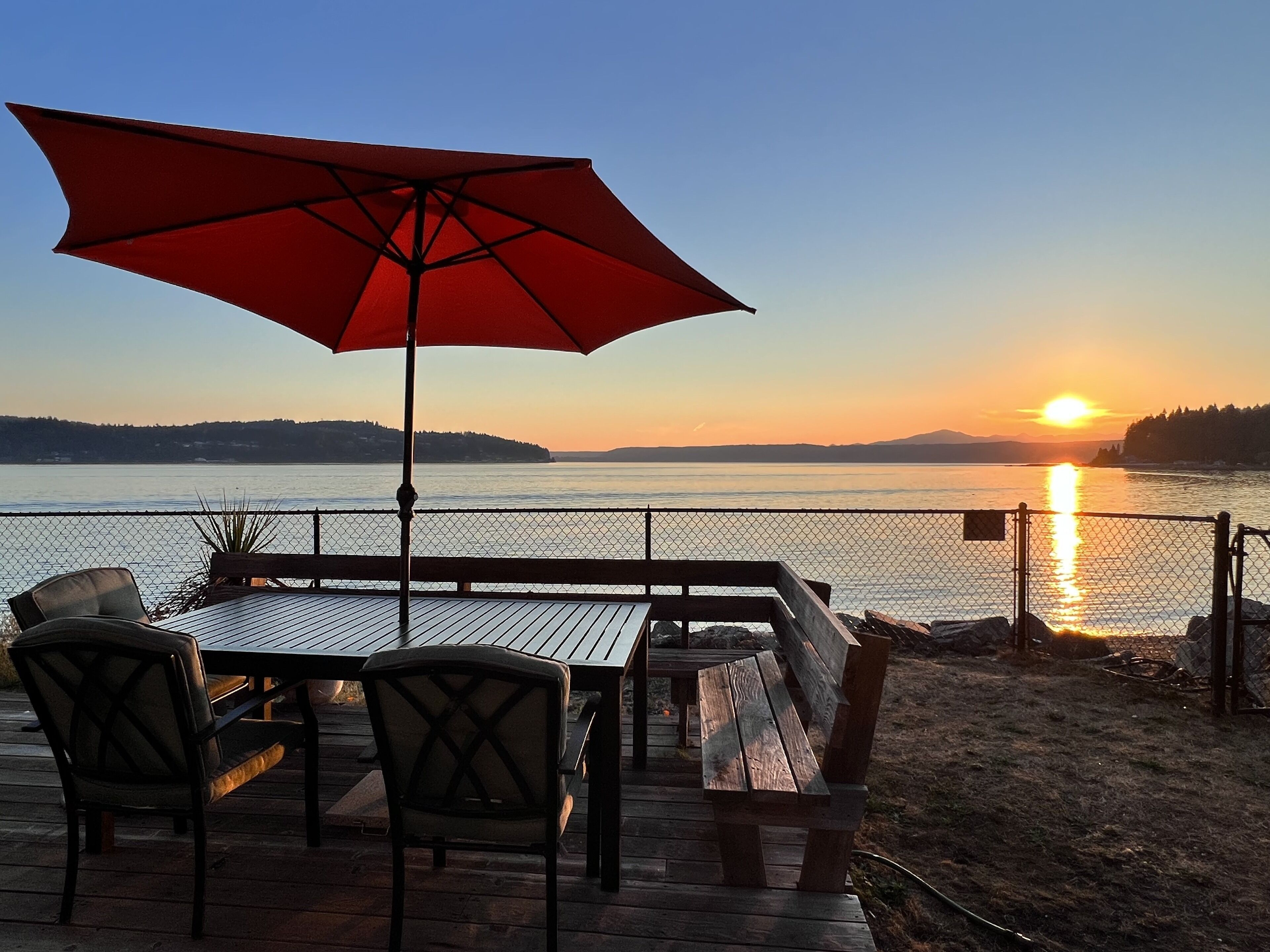 Oyster Paradise Beach vacation rental in Tahuya, Hood Canal w/ King bed, kayaks