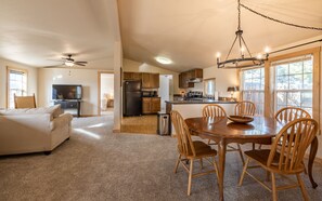 Smart TV - Charming 4 bedroom guest house with great views (Cody)