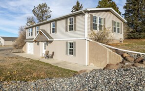 Exterior - Charming 4 bedroom guest house with great views (Cody)