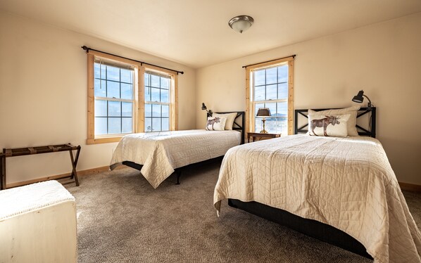 6 bedrooms, desk, iron/ironing board, free WiFi