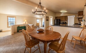 Dining - Charming 4 bedroom guest house with great views (Cody)