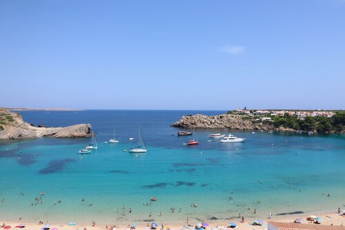 Family-friendly, Nice, First-line Apartment with Stunning Beach and Sea views,AC