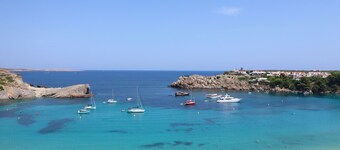 Family-friendly, Nice, First-line Apartment with Stunning Beach and Sea views,AC