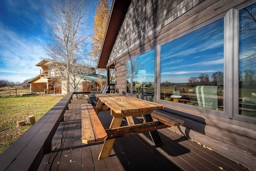 Kelly Canyon Retreat: 17 Acres of Privacy & Paradise in Bozeman