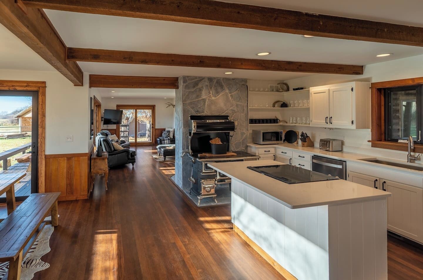 Køleskab, mikrobølgeovn, ovn, kogeplade