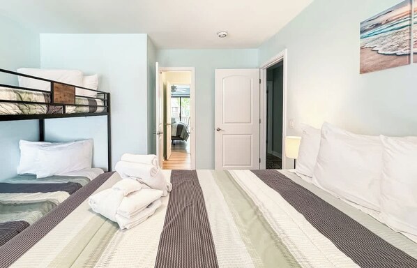 2 bedrooms, iron/ironing board, free WiFi, bed sheets