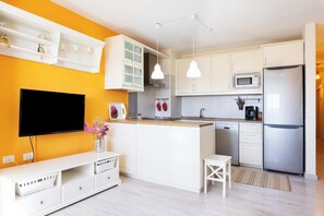 Microwave, oven, stovetop, dishwasher - Home2Book Cozy Beachfront Retreat in El Médano (El Medano)