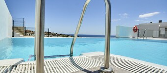 Penthouse with stunning sea view and rooftop terrace