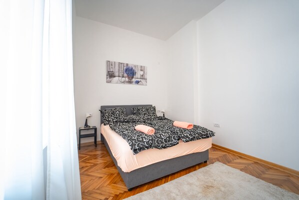 2 chambres, système d’insonorisation, fer et planche à repasser, Wi-Fi