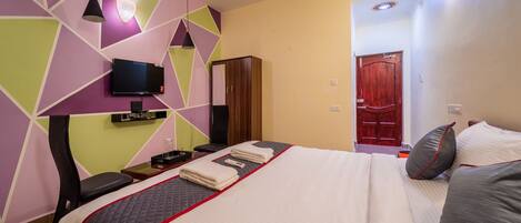 Deluxe Room | 1 bedroom, Egyptian cotton sheets, premium bedding