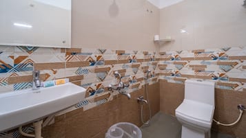 Deluxe Room | Bathroom