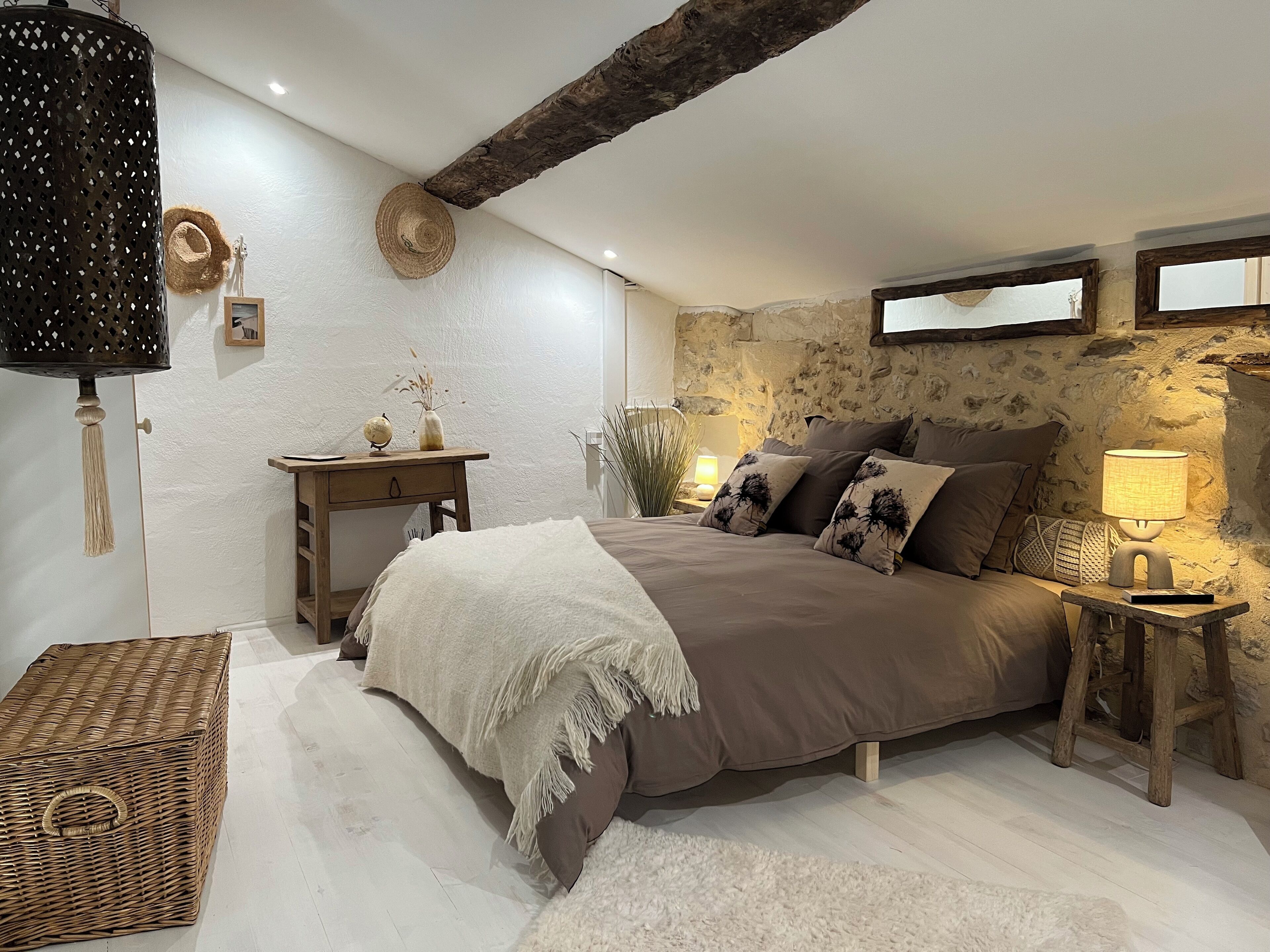 5 chambres, fer et planche à repasser, Wi-Fi gratuit, draps fournis