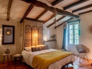 5 slaapkamers, een strijkplank/strijkijzer, gratis wifi, beddengoed