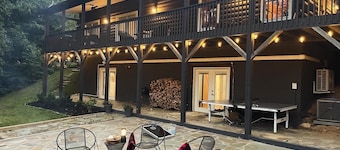 The Outpost, on Little Pisgah Mountain - a Secluded Modern Cabin Oasis