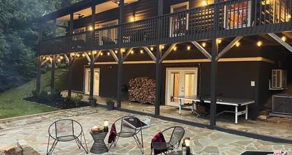 The Outpost, on Little Pisgah Mountain - a Secluded Modern Cabin Oasis
