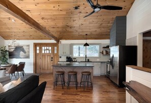 Fridge, microwave, oven, stovetop - The Outpost, on Little Pisgah Mountain - a Secluded Modern Cabin Oasis (Hendersonville)