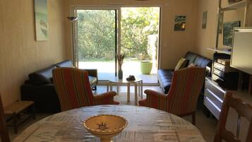 Télévision, lecteur de DVD, livres, médiathÚque