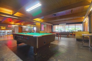 Game room - American Best Inn By OYO I-35 Perry near Lake McMurtry (Perry)