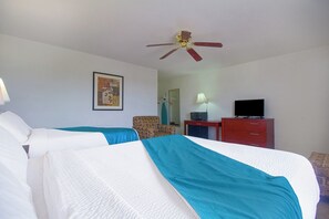 Frette Italian sheets, premium bedding, down comforters, minibar - American Best Inn By OYO I-35 Perry near Lake McMurtry (Perry)