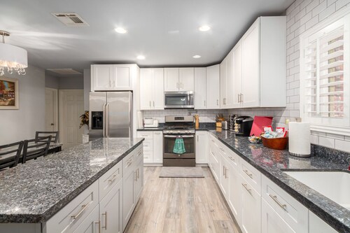 Private 1-Acre Retreat Pool, Spa, Pickleball & Ramada in Mesa