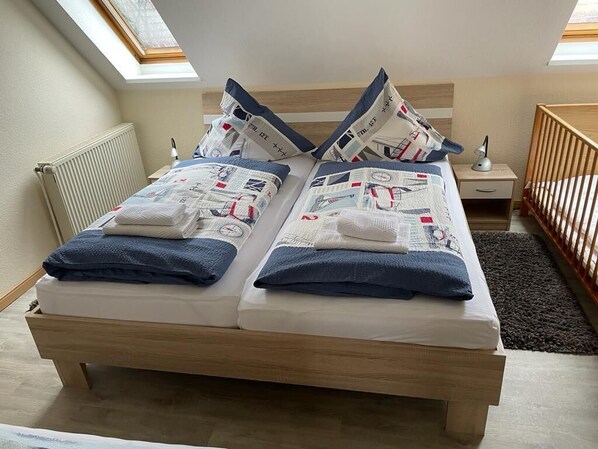 2 chambres, fer et planche à repasser, lit parapluie, Wi-Fi gratuit