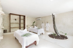 Couples treatment rooms, body treatments, massages