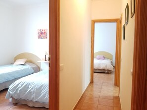 2 bedrooms, iron/ironing board, travel cot, free WiFi
