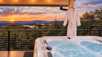 Bañera de hidromasaje al aire libre